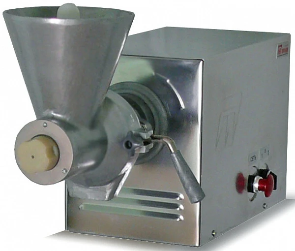 Универсальная кухонная машина Торгмаш Пермь УКМ-08