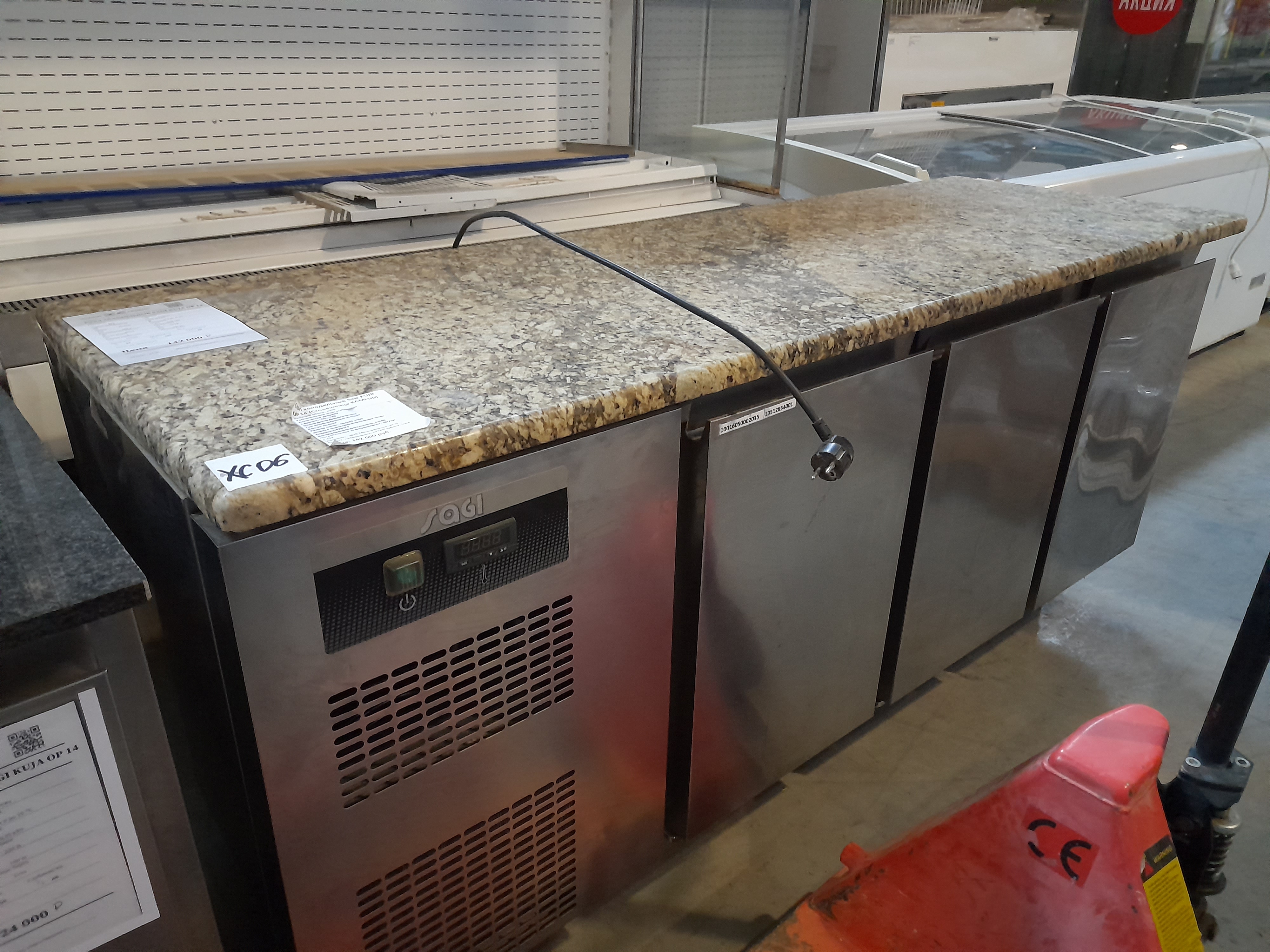 Стол холодильный Sagi KUJB OP14 (Столешница КАМЕНЬ) б/у