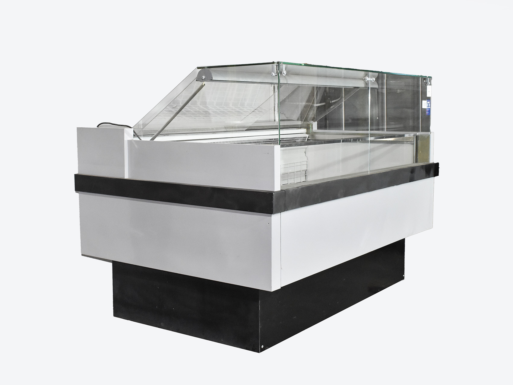 Витрина холодильная ENTECO НЕМИГА CUBE 150ВН с агрегатом б/у